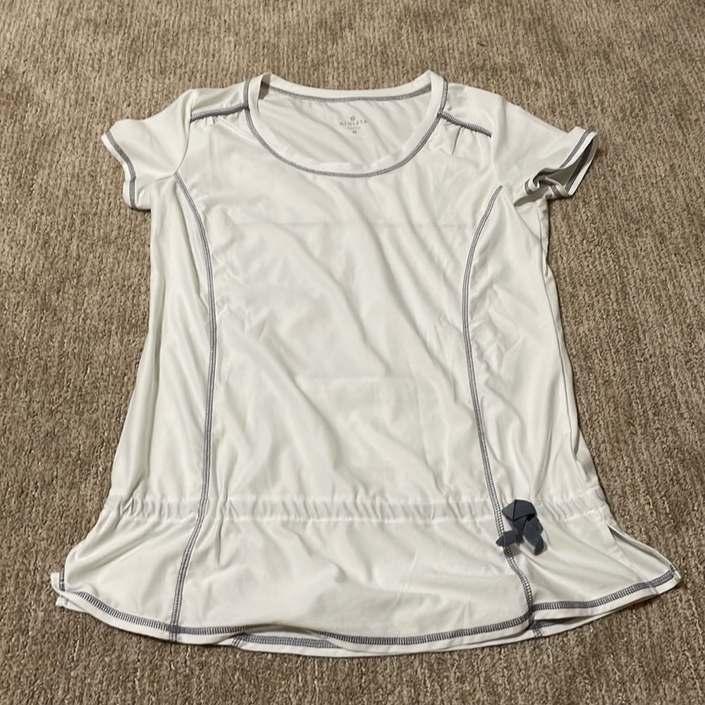 Cute white Athleta workout shirt!